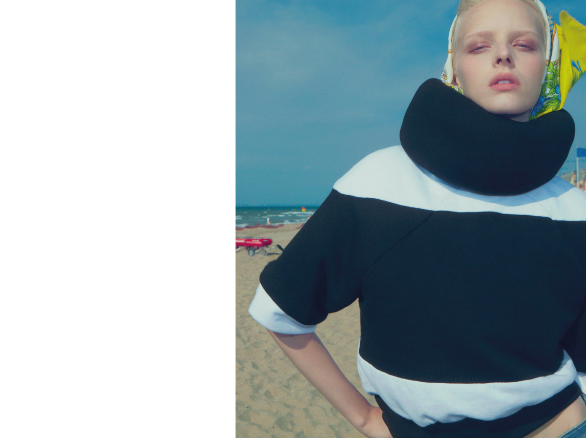THERESA FALTINOVA porte un look GARDOUCH