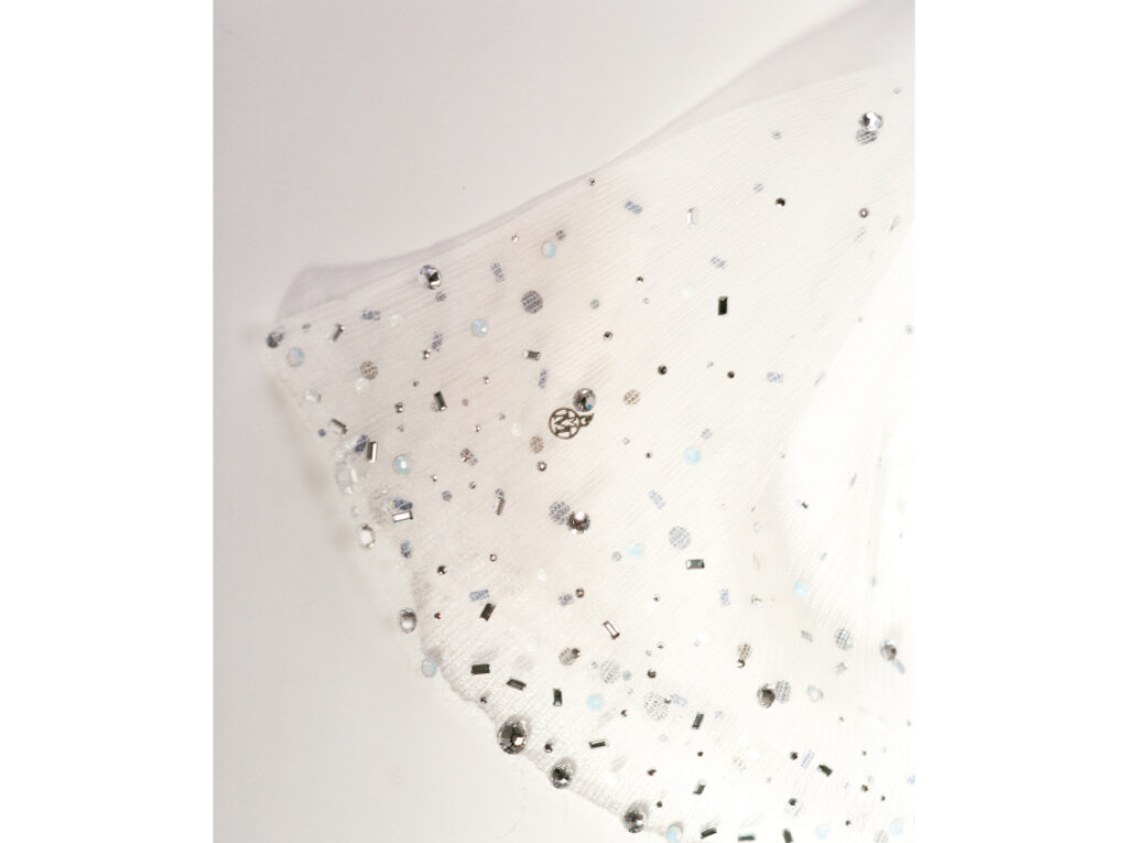 Séduisant : chapeau cloche brodé.